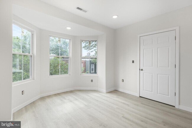 Building Photo - 223 S 45th St