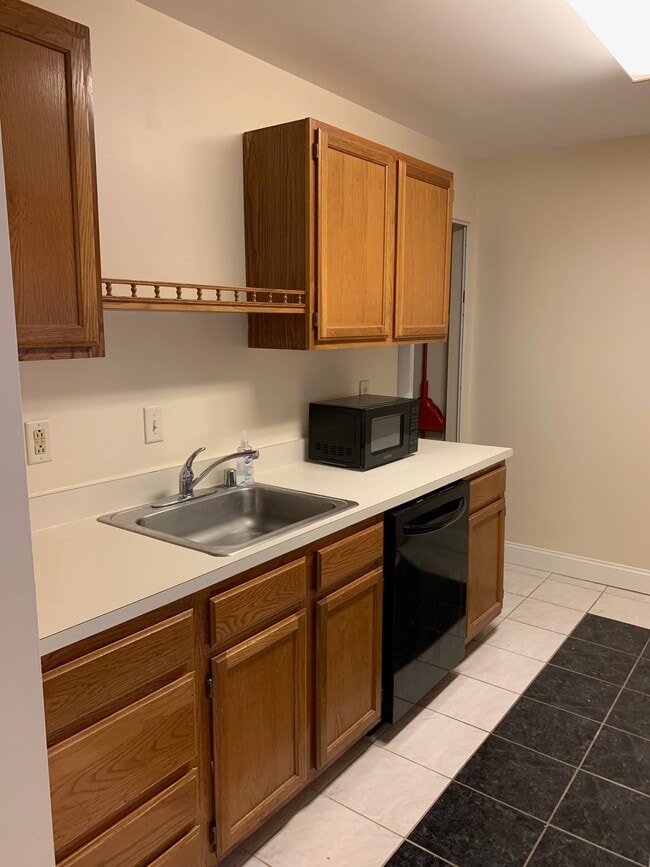 Building Photo - 2207 Waters Edge Dr