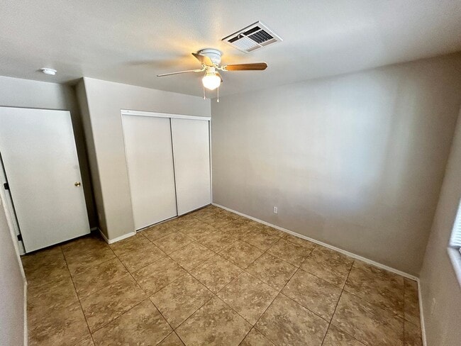 Building Photo - Charming 3 Bed/3Bath, 2-Story Home nestled...