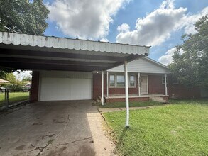 Building Photo - Stunning 3 bedroom, 1.5 Bath in Tulsa