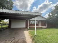 Building Photo - Stunning 3 bedroom, 1.5 Bath in Tulsa