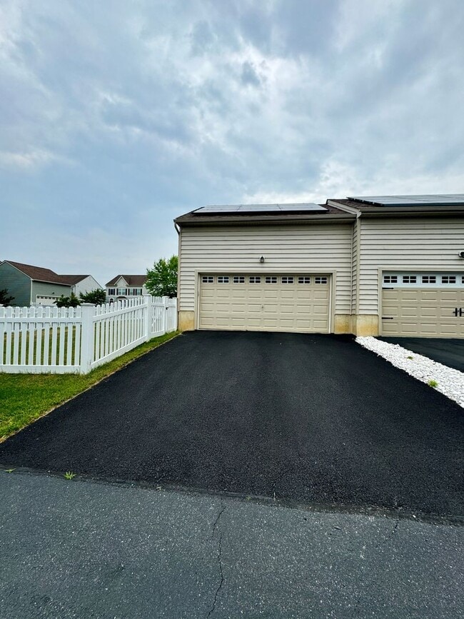 Building Photo - Welcome to Village of Bayberry North & Awa...