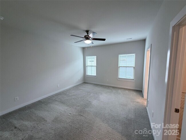 Building Photo - 2053 Birchside Dr