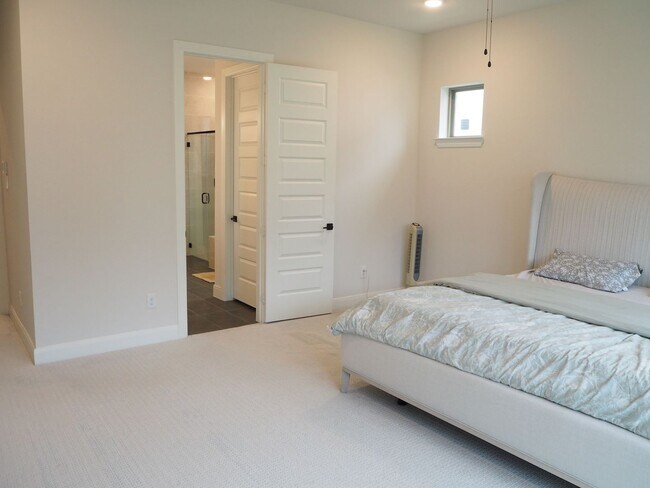 Building Photo - 4 Bed 4.5 Bath in Argyle