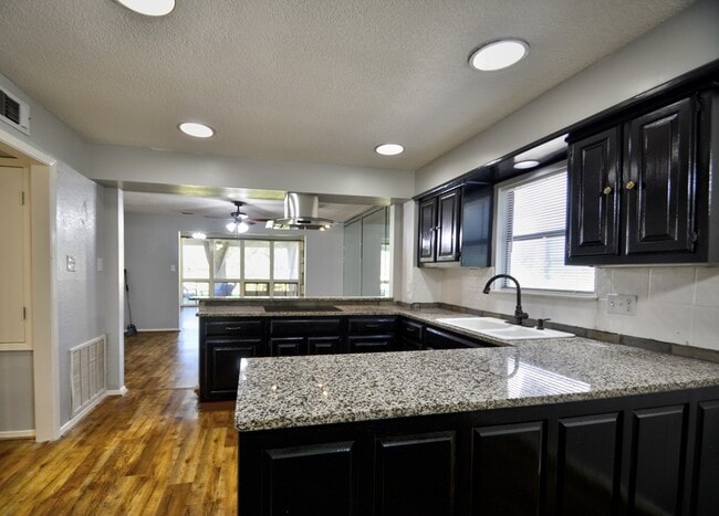 Building Photo - 701 Oakland Hills Ln