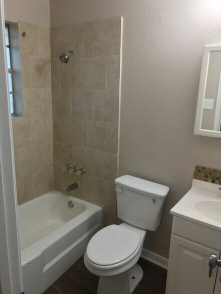 Building Photo - 9730 Mesa Verde Ave