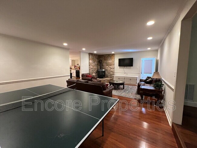 Building Photo - 105 Baybrook Ct