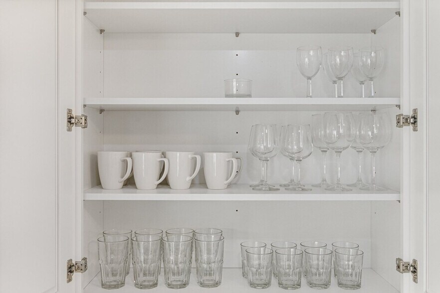 Building Photo - 398 Pinehurst Ave