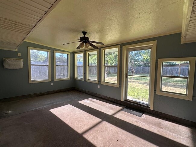 Building Photo - 110 Puna Ln