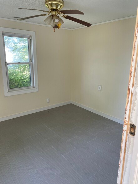 Building Photo - 208 W Adams Ave