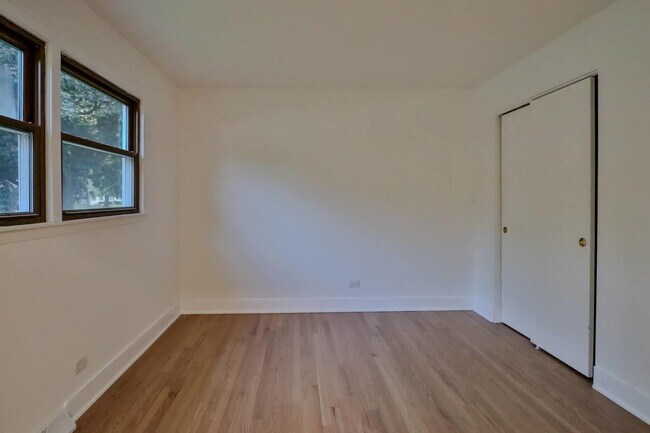 Building Photo - 30W162 Claymore Ln