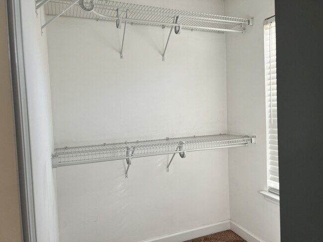 Building Photo - 6005 Fiori Dr