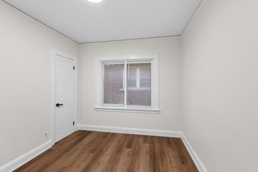 Building Photo - 13533 Santa Rosa Dr