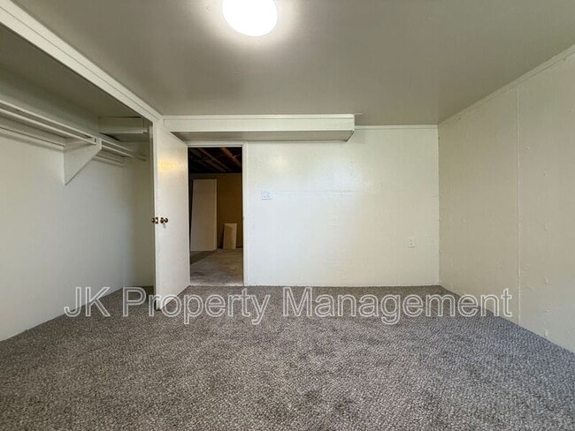 Building Photo - 236 21st Ave NW