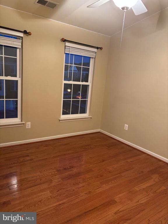 Building Photo - 43725 Banshee Heights Terrace