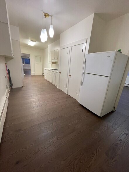 Building Photo - 264 E 4800 S