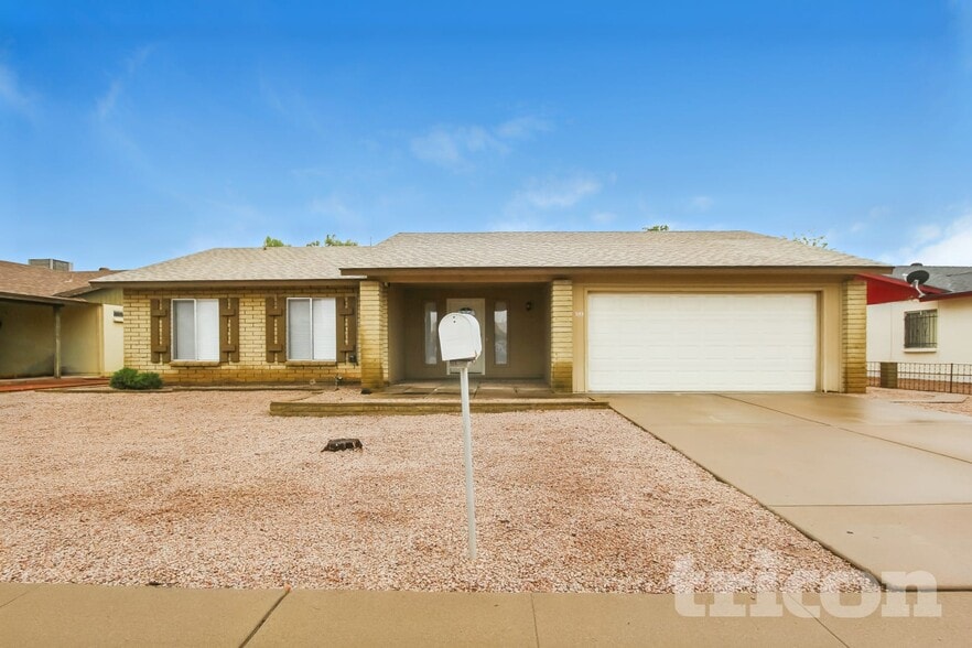 Primary Photo - 955 W Santa Cruz Dr