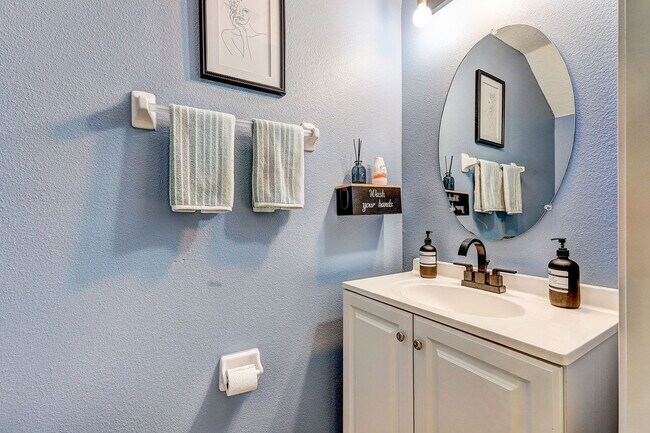 Building Photo - 12910 Utopia Gdns Wy