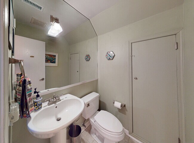 Building Photo - 61 Seaview Ave
