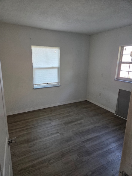 Building Photo - 1449 N Ronald Reagan Blvd