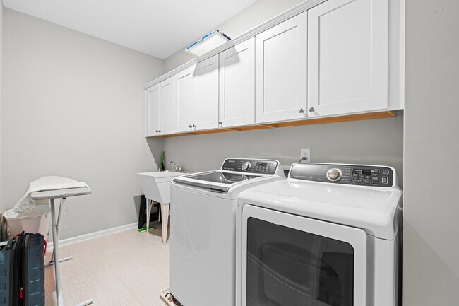 Building Photo - 2930 Farmhouse Dr