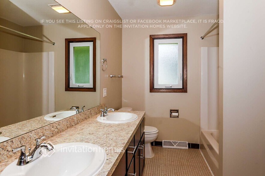 Building Photo - 4804 W Hidden Valley Dr