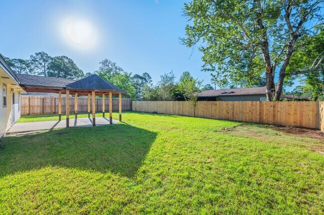 Building Photo - 1629 Campbell Dr N