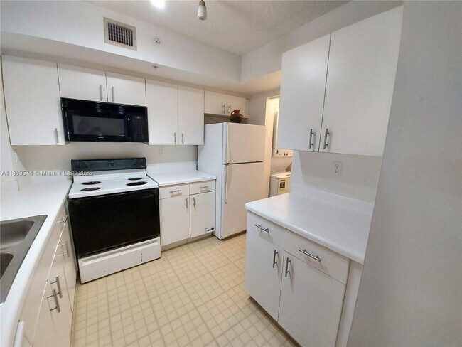 Building Photo - 2640 S University Dr