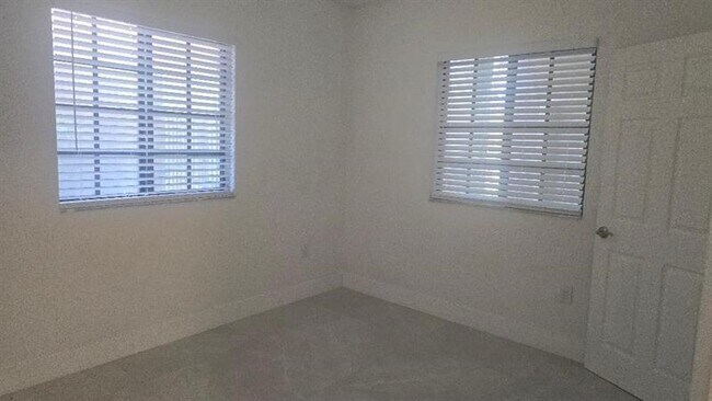 Building Photo - 2801 Riverside Dr
