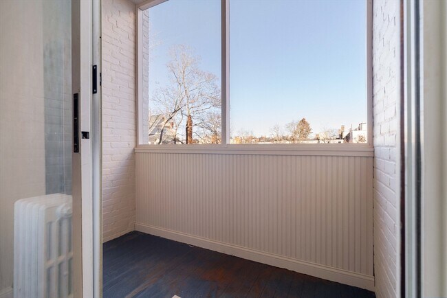 Building Photo - 321 Tappan St