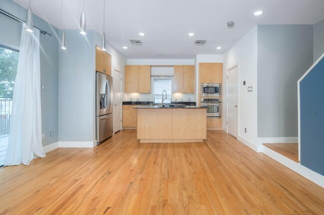 Building Photo - 4302 Spencer St