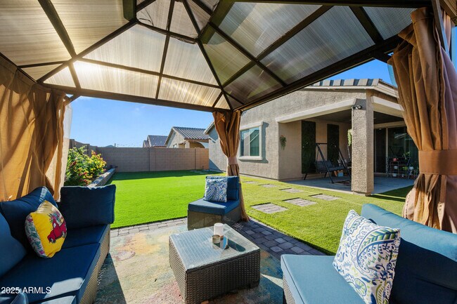 Building Photo - 10829 W Hadley St