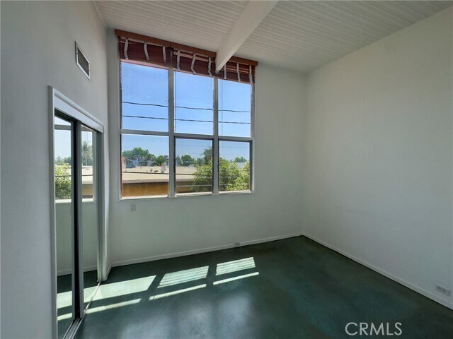 Building Photo - 1400 Hayworth Ave