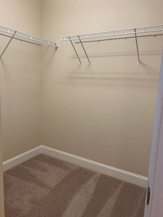 Building Photo - AMAZING UNIT IN ANDERSON CREEK