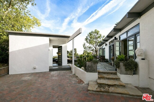 Building Photo - 7107 Pacific View Dr