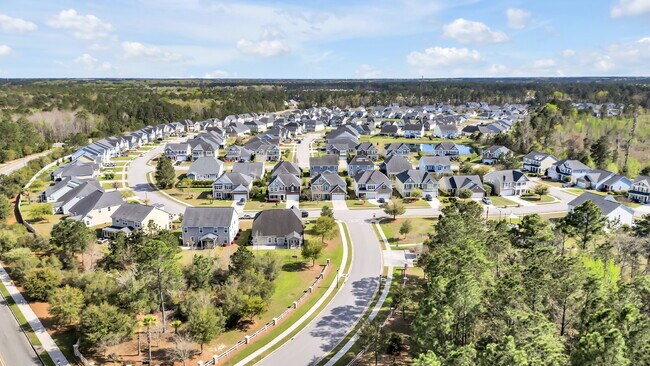 Building Photo - Gigantic Gorgeous Home in Pooler!