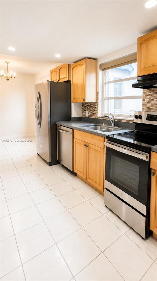 Building Photo - 3862 NE 171 St