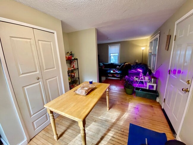 Building Photo - Remodeled Home near U of M! Must See 5BD/2BA Property!