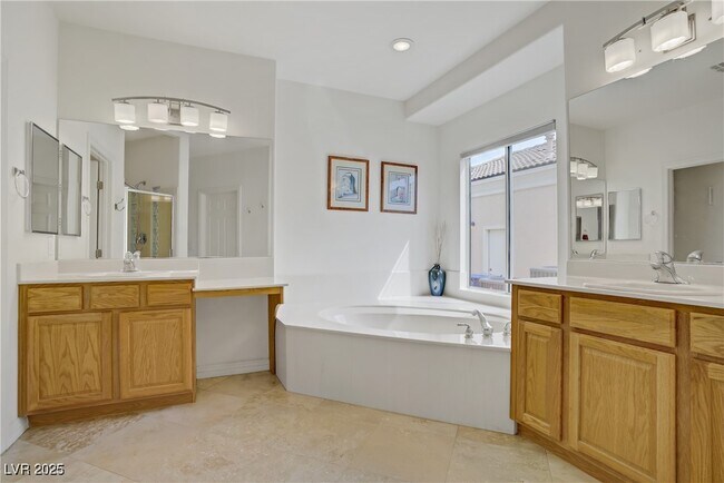 Building Photo - 10505 Bambola Pl