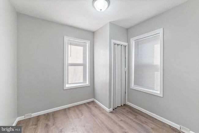 Building Photo - 1249 Kenwood Ave