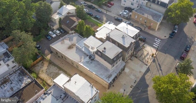 Building Photo - 6212 Ridge Ave