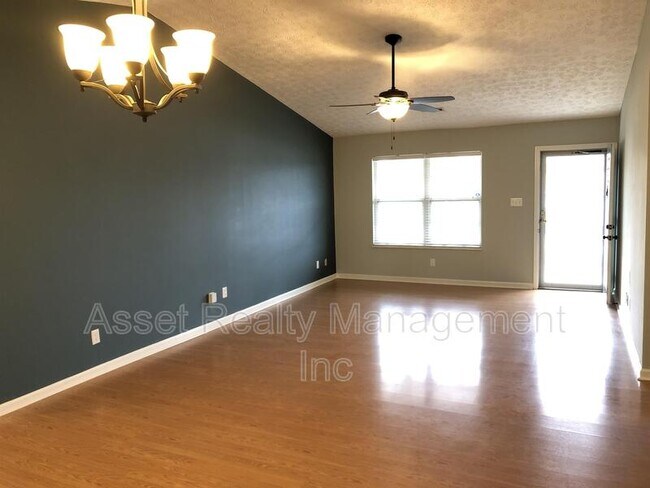 Building Photo - 5616 Jamaica Ln