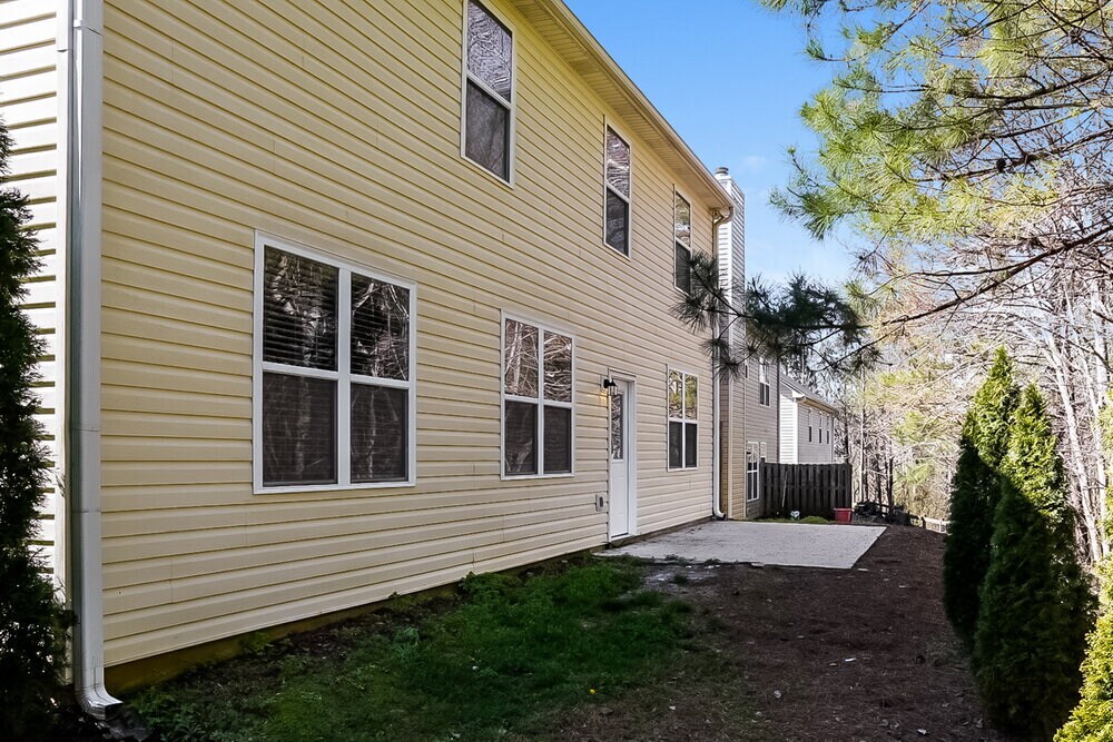 Building Photo - 119 Crescent Brook Crossing