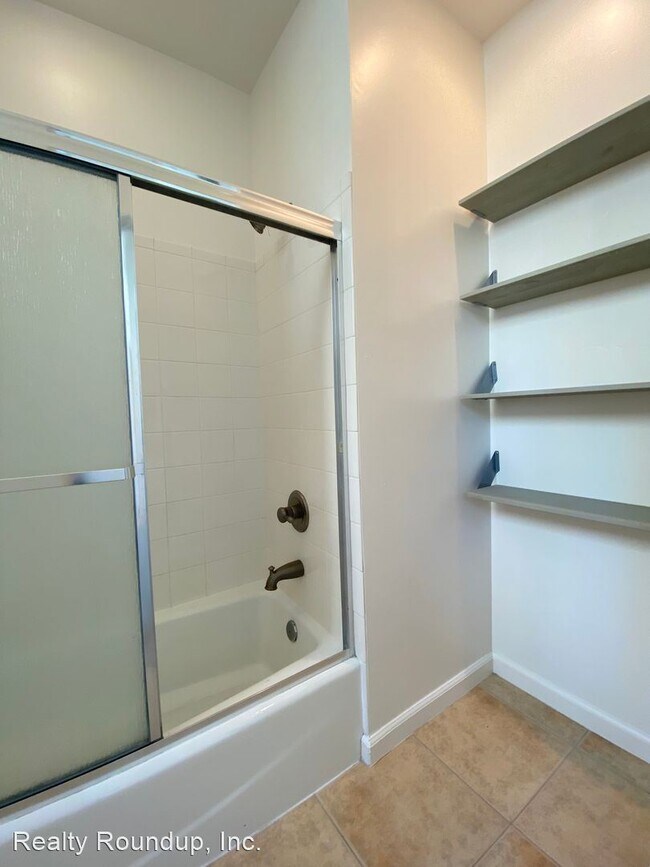 Building Photo - 2 br, 2.5 bath House - 142 4th St
