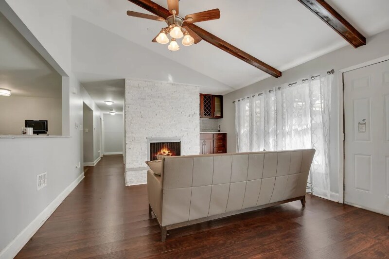 Building Photo - 837 Hamlin Ave