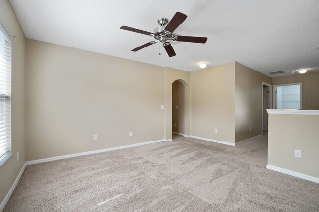 Building Photo - Spacious 4/3 House With 3-Car Garage In Th...