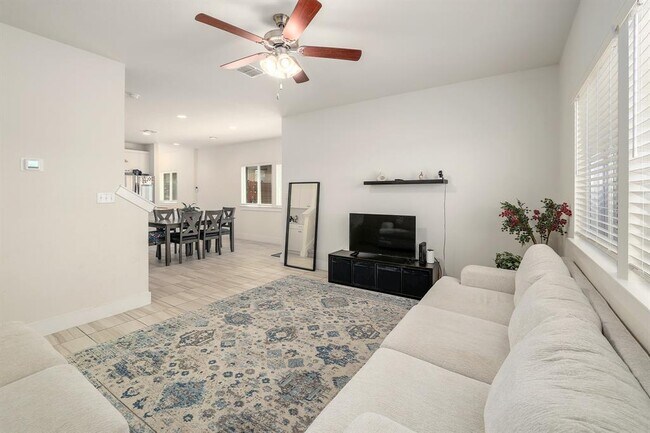 Building Photo - 204 Furlong Dr