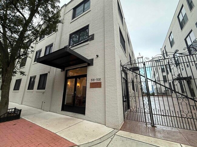 Building Photo - 530 Gregory Ave