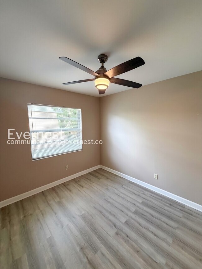 Building Photo - 3 Bed/2 Bath Home with Garage / Pet-Friendly / Vouchers Accepted / Available Now!