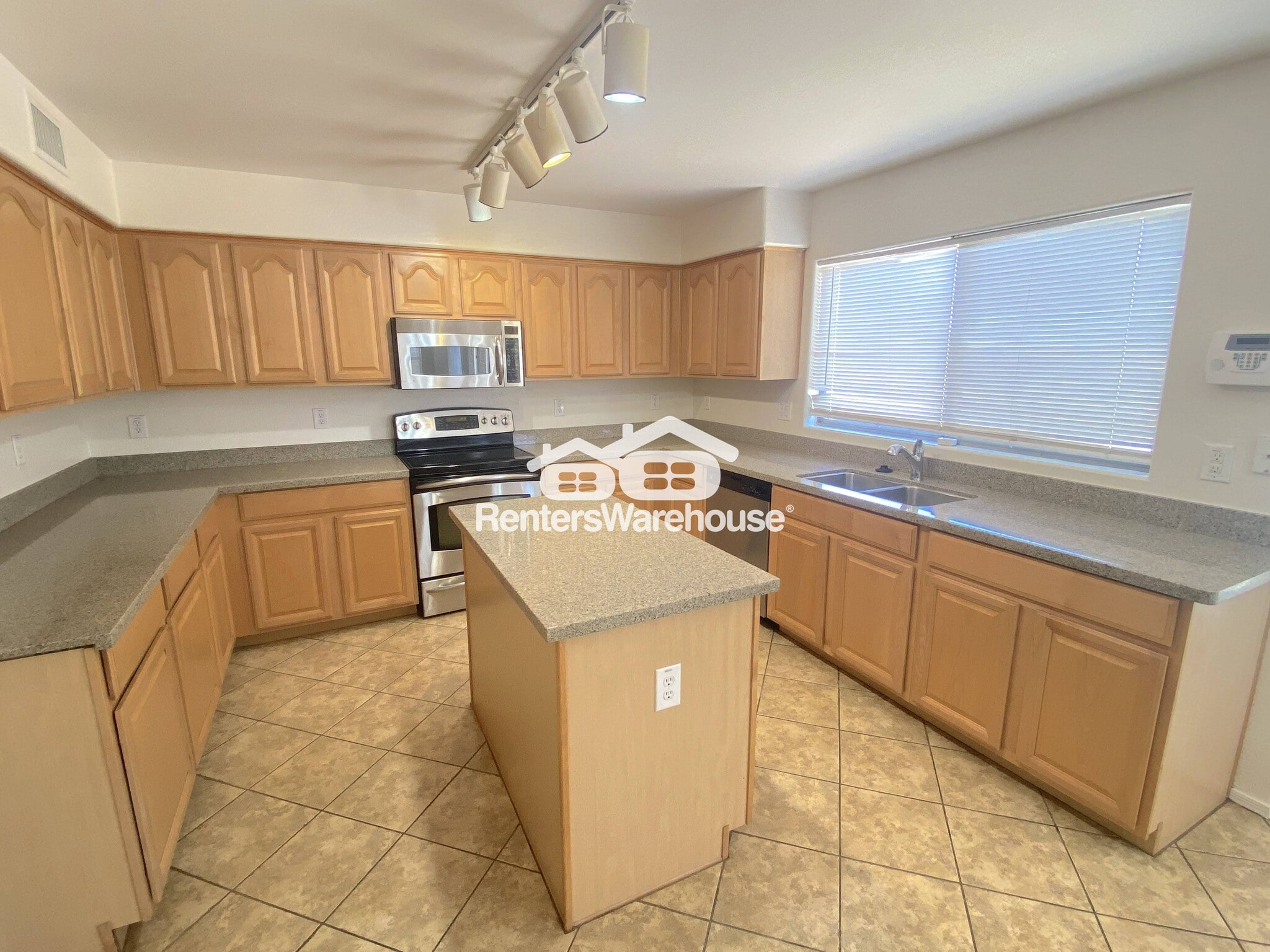 Building Photo - 2036 W Quick Draw Way